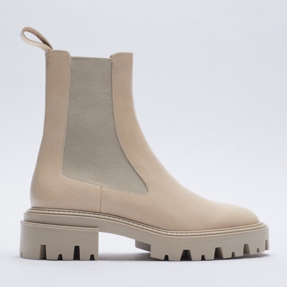 ❌SOLD❌Zara low heel leather ankle boots with elastic goring